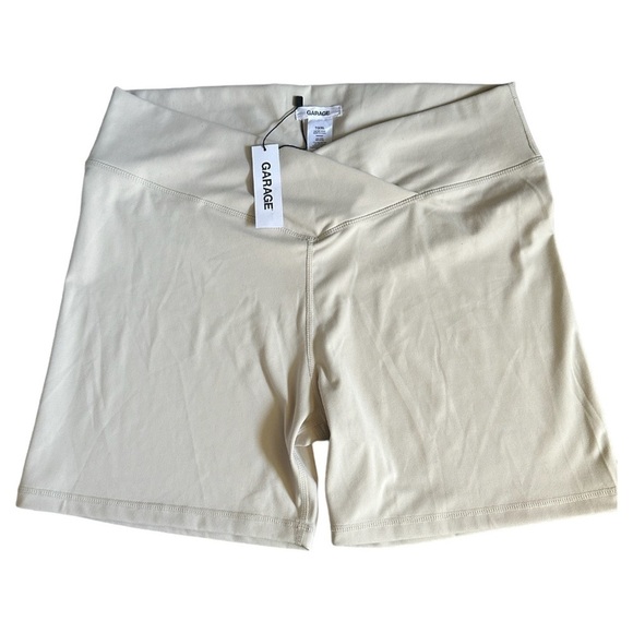 🌺 Garage Activewear Cream Crossover Soft Booty Shorts Size XL NWT - Picture 1 of 7